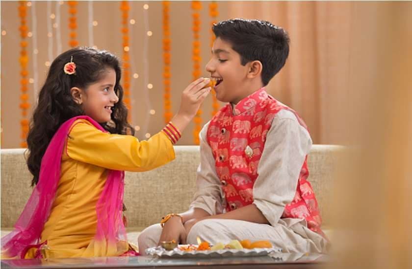 Gift Ideas For Bhai Dooj: भाई दूज के त्योहार पर इन उपहारों से भुक्कड़ भाई को करें खुश, ये रहे बेस्ट गिफ्ट आइडियाज