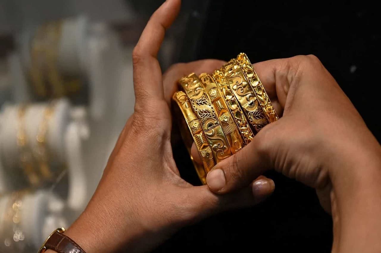 Gold Price Update: सोना-चांदी खरीदारों को बड़ा झटका, बजट के बाद इतना महंगा हो गया सोना और चांदी