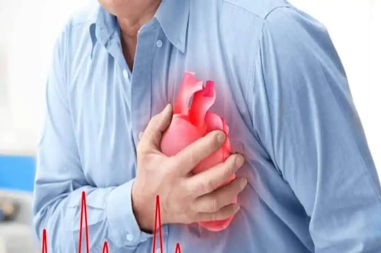Heart Inflammation Tips: हार्ट में सूजन होने पर शरीर में दिखते हैं ये संकेत, जानें इसके लक्षण, कारण और बचाव