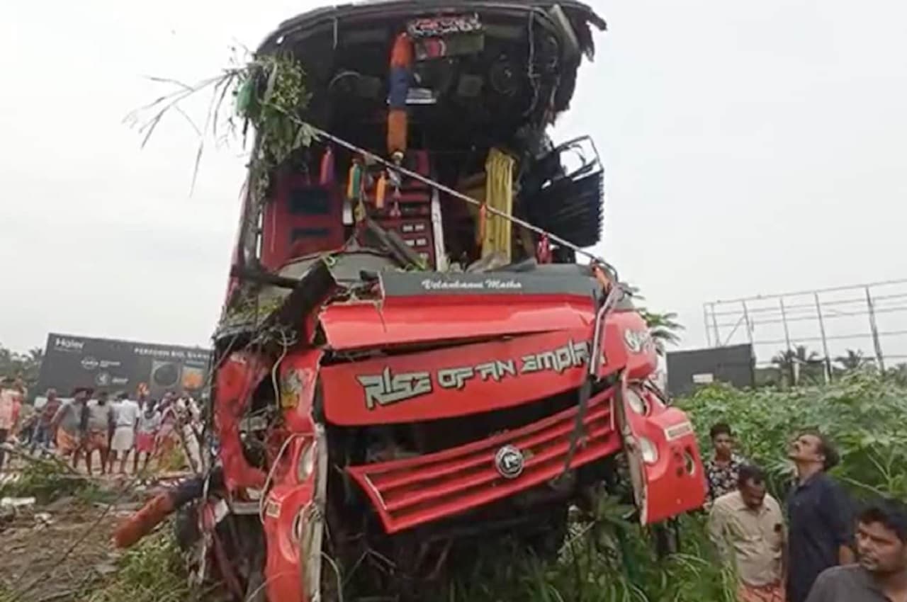 Kerala Bus Accident: केरल में भीषण सड़क हादसा, 2 बसों की टक्कर में 9 लोगों की मौत, 40 घायल