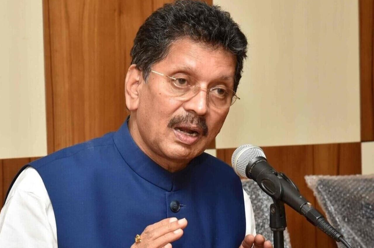 Maharashtra: शिंदे गुट के केसरकर बोले- हमारे पास सारे दस्तावेज और बहुमत है, हमें न्याय और चिन्ह भी मिलेगा