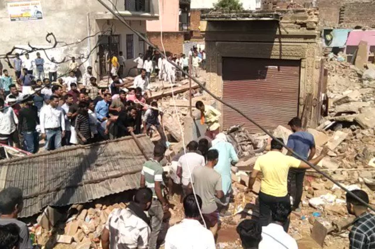 Blast in Morena: मुरैना में पटाखों के गोदाम में ब्लास्ट, चार की मौत, कई घायल