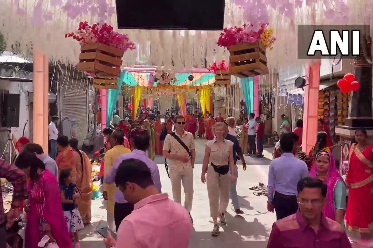 Udaipur News: दिवाली पर महालक्ष्मी मंदिर रौशनी से जगमगाया, दर्शनों के लिए लगा भक्तों का तांता