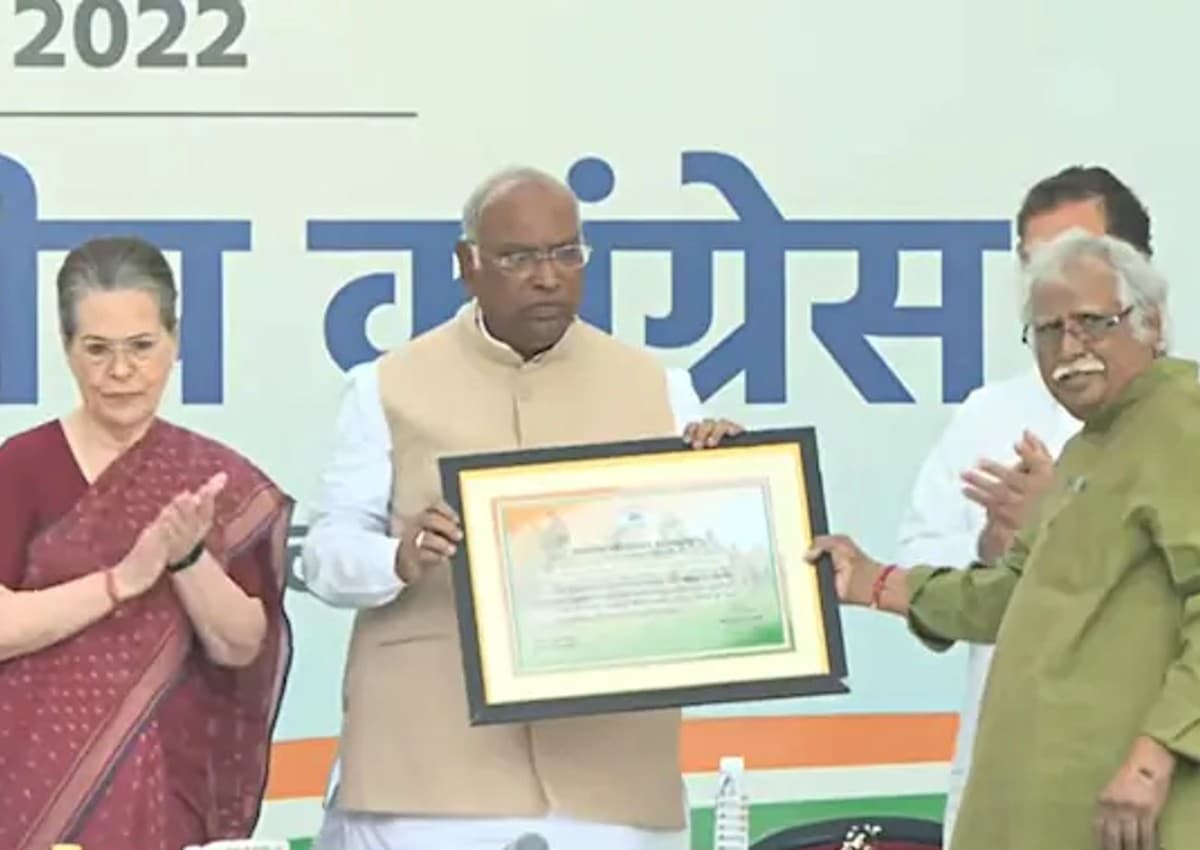 Congress New President: मल्लिकार्जुन खड़गे ने संभाला कांग्रेस अध्यक्ष का पदभार, कहा- ये मेरे लिए भावुक क्षण