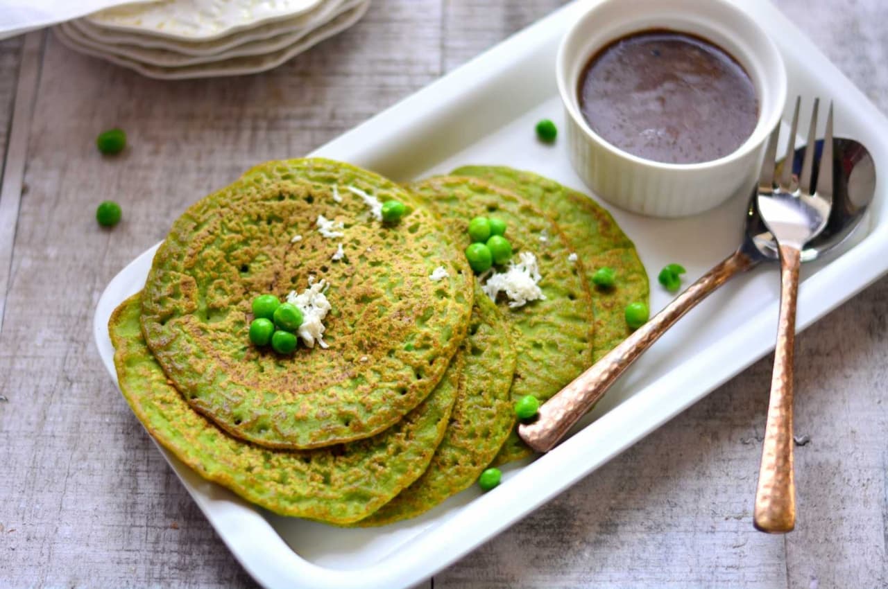 Bhai Dooj 2022: फिटनेस फ्रीक भाई को भईया दूज पर खिलाएं न्यूट्रियंट्स से भरपूर मटर का चीला, जानें रेसिपी