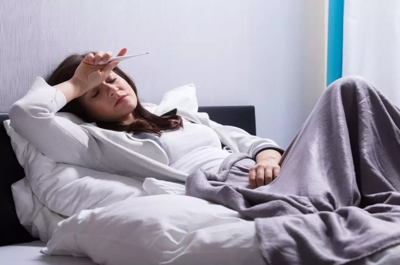 Monsoon Diseases: बदलते मौसम में जरूर बचकर रहिए इन गंभीर बीमारियों से, वरना सेहत को होगा भारी नुकसान