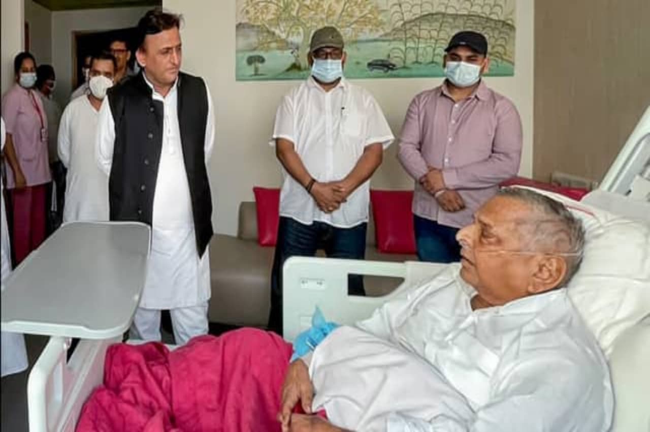 मुलायम सिंह यादव की हालत नाजुक, अखिलेश और रामगोपाल पहुंचे मेदांता, कार्यकर्ताओं से की गई भावुक अपील