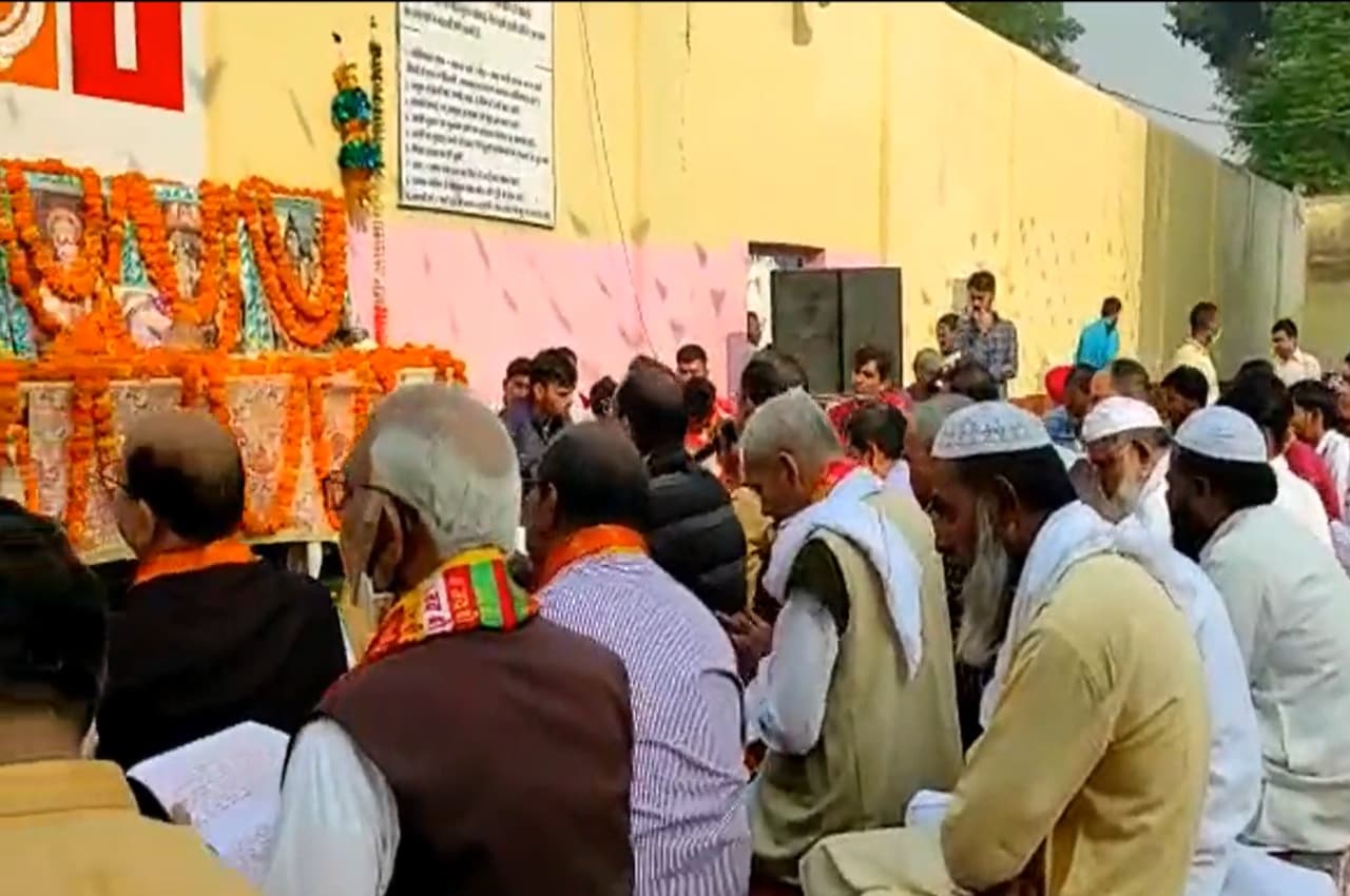मुजफ्फरनगर जेल में दिखी गंगा-जमुनी तहजीब, हिंदुओं के साथ 218 मुस्लिम कैदी भक्ति में लीन, रखा 9 दिन उपवास, देखें Video