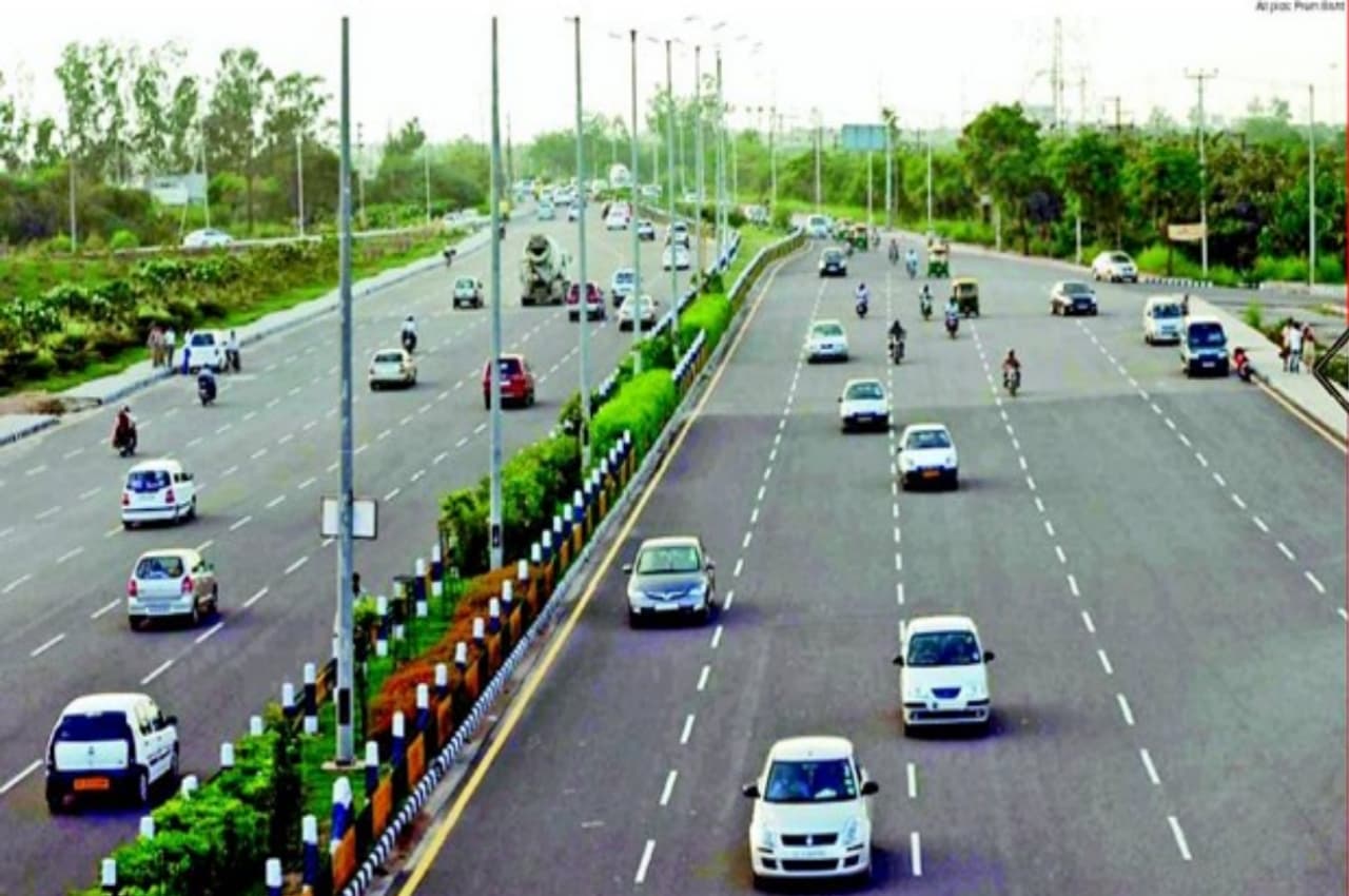 Noida-Greater Noida Expressway: छोटे से हिस्से की करनी थी मरम्मत, कंपनी को दिए 3 मौके, अब लगा इतने करोड़ का जुर्माना