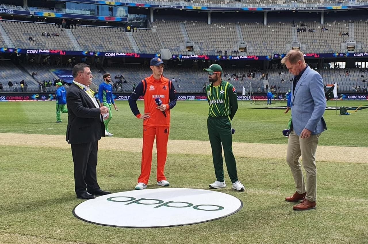 T20 WC PAK vs NED:  नीदरलैंड ने टॉस जीतकर बैटिंग का किया फैसला, बाबर की टीम को हर हाल में जीतना होगा मैच