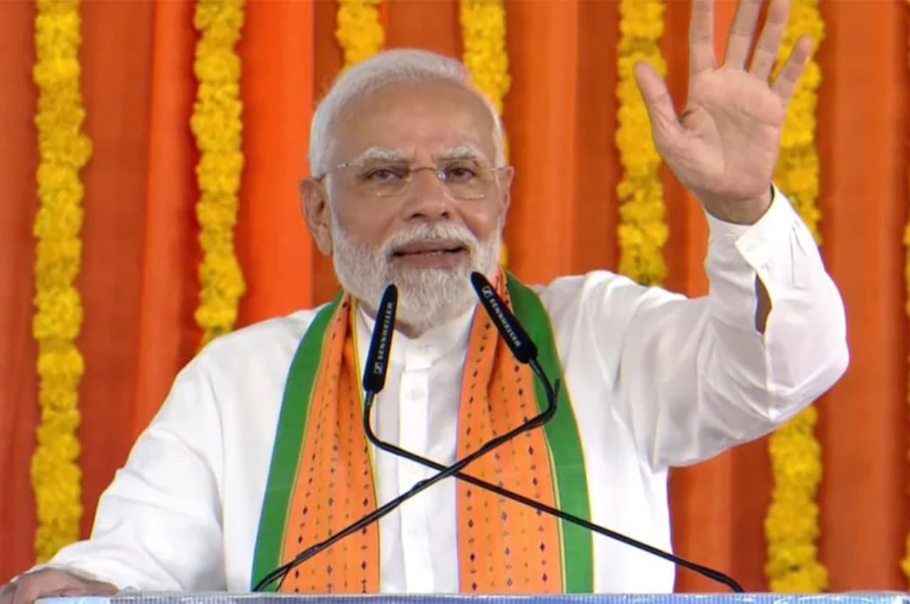 Gujarat Assembly Election 2022: पीएम मोदी बोले बीजेपी की सरकार ने गांवों और शहरों में समान रूप से सुविधाएं बढ़ाने का काम किया