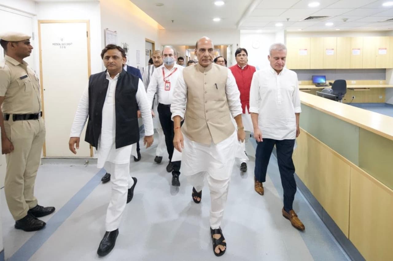 Mulayam Singh Yadav Health: मेदांता अस्पताल पहुंचे राजनाथ सिंह, जाना मुलायम सिंह का हाल