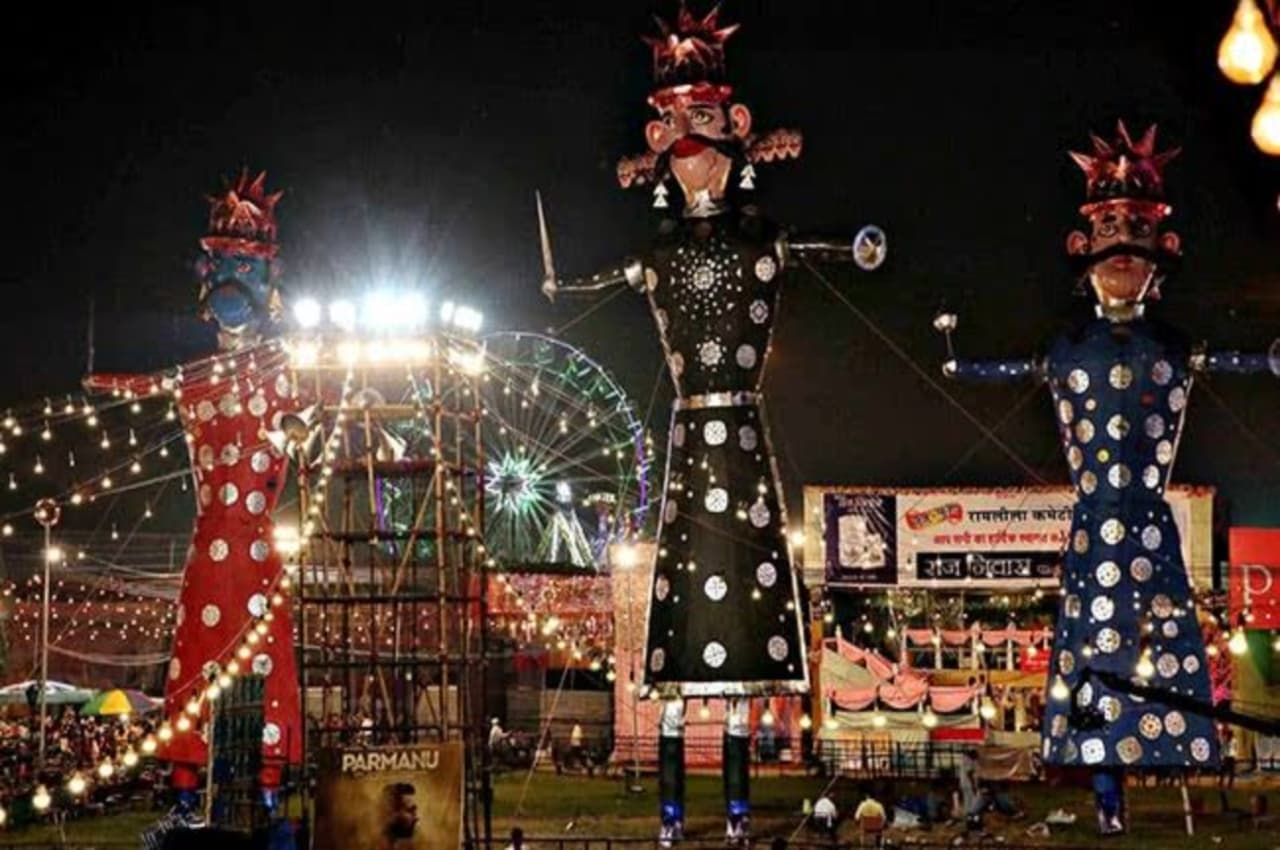 Dussehra 2022: दिल्ली में इन पांच स्थानों पर हो रहा है रावण दहन, देखने के लिए जाने कहां-कहां से आते हैं लोग