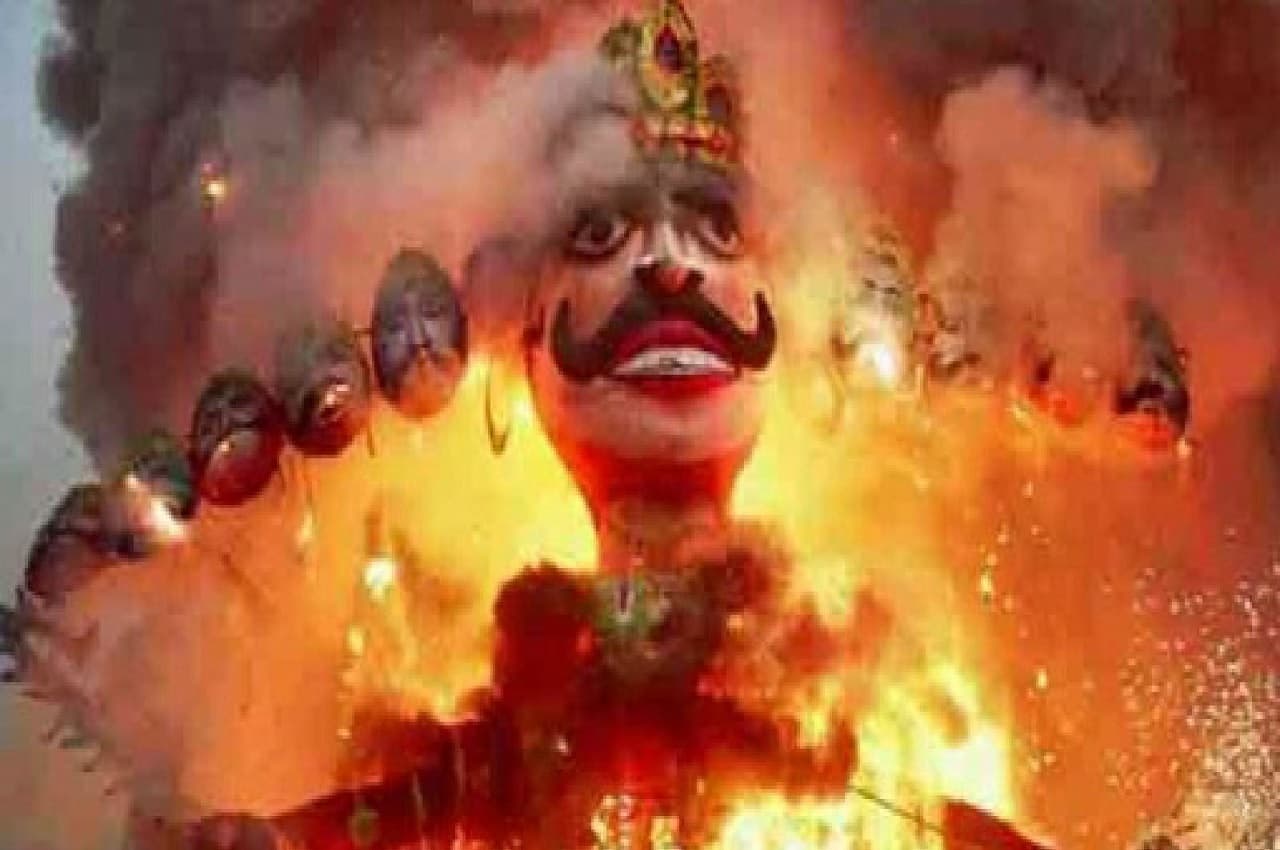 Dussehra 2022: रावण दहन की एक चुटकी राख का चमत्कार! बस एक काम कर लें, कभी खाली नहीं होगी तिजोरी