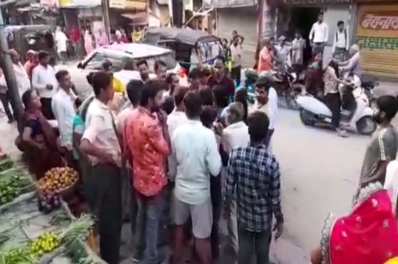 सतना में बेकाबू कार ने सब्जी बेचने वालों को रौंदा, 4 गंभीर रूप से घायल, एक की मौत