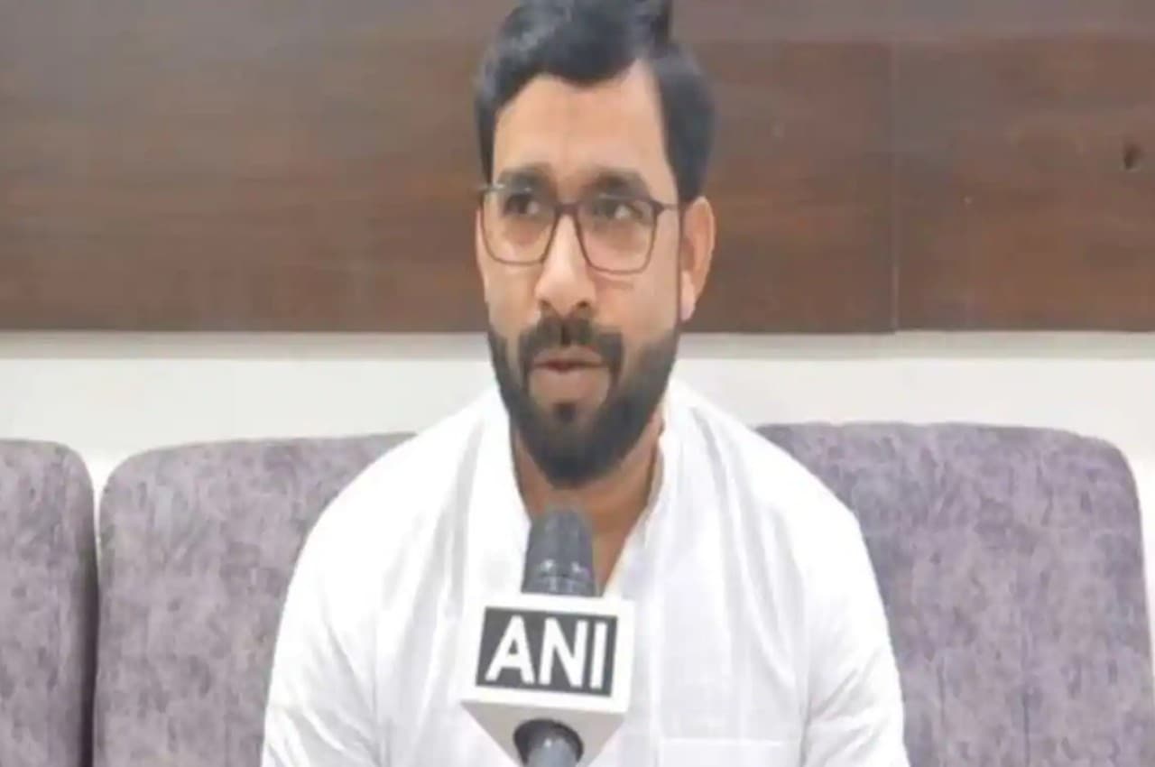 'हमारी 3 पत्नियां हैं और प्रत्येक का सम्मान करते हैं, लेकिन हिंदू...', AIMIM नेता ने की विवादास्पद टिप्पणी