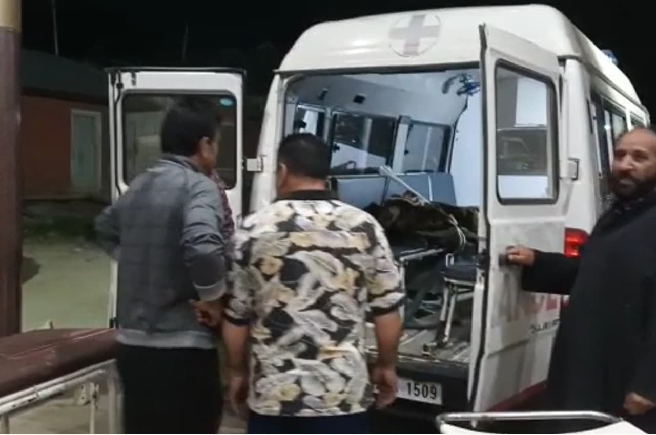 Target killing: जम्मू-कश्मीर के शोपियां में फिर टारगेट किलिंग, आतंकियों के ग्रेनेड हमले में यूपी के दो मजदूरों की मौत