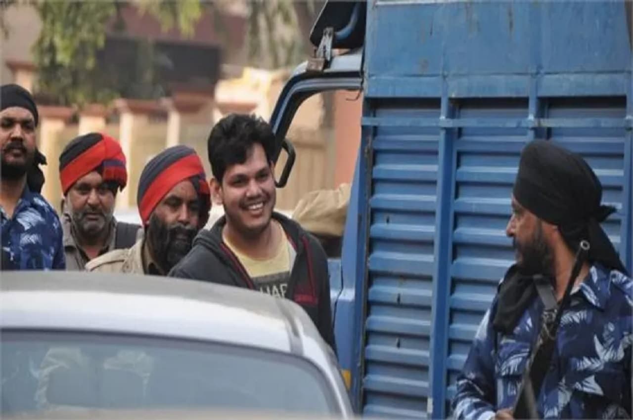 Sidhu Moose Wala Murder Case: सिद्धू मूसेवाला हत्‍या मामले का आरोप‍ी शूटर टीनू पुलिस हिरासत से फरार