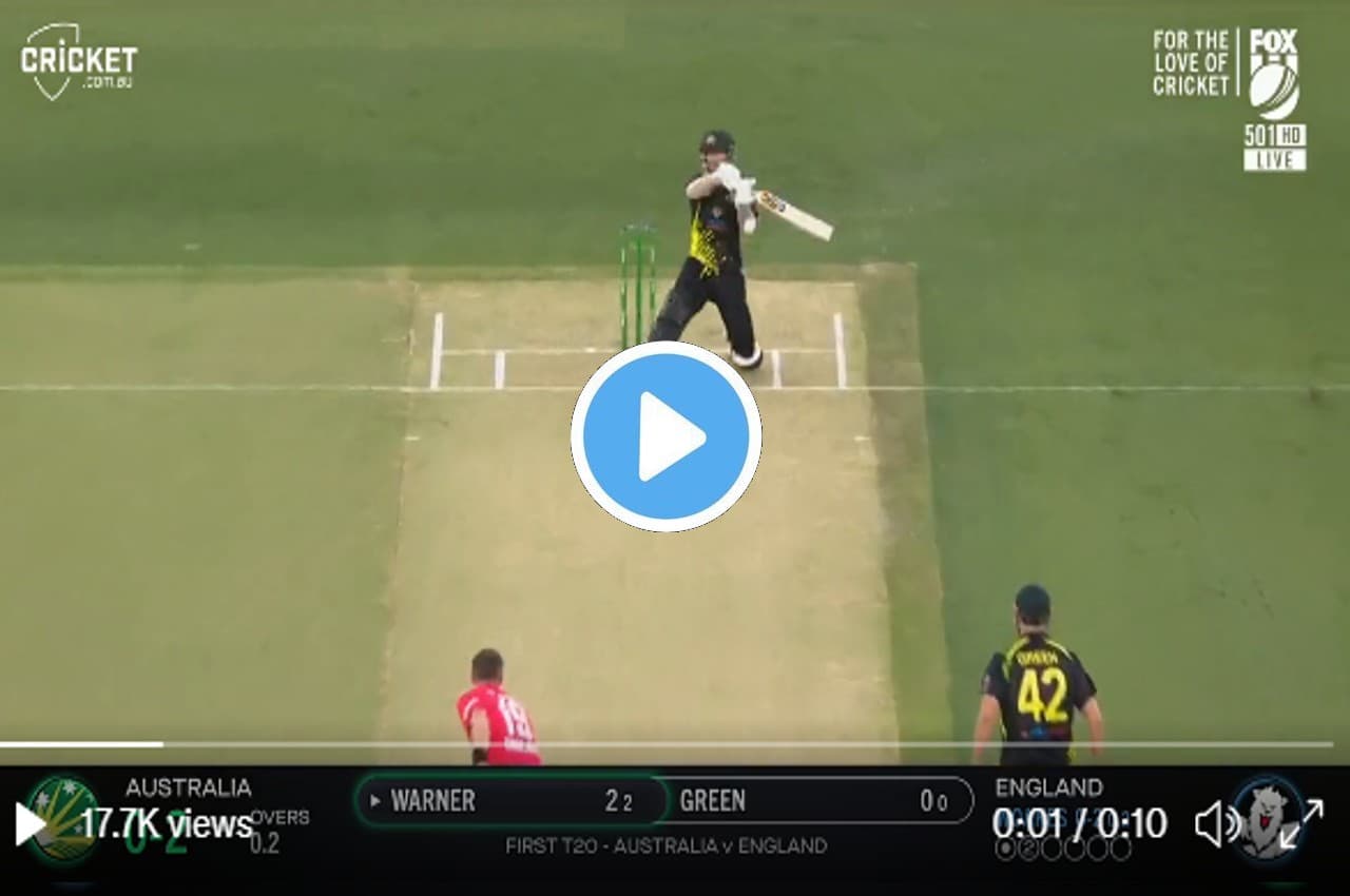 AUS vs ENG: बटलर के बाद वॉर्नर का तूफान, क्रीज पर गिरे और जड़ दिया अजीबो-गरीब छक्का, देखें VIDEO