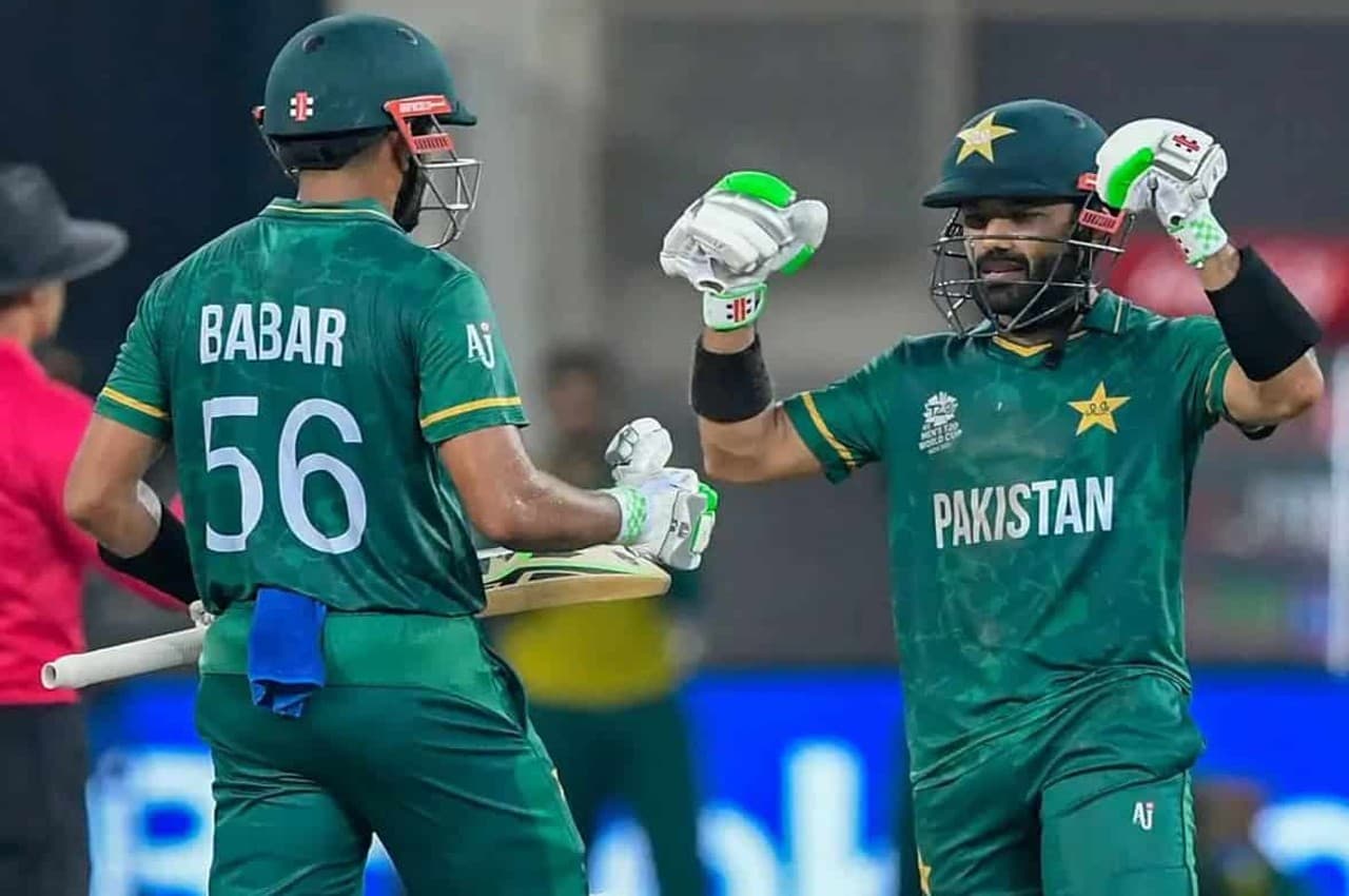 IND vs PAK: रिजवान-बाबर करेंगे ओपनिंग... इन 11 खिलाड़ियों के साथ मैदान में उतर सकती है पाकिस्तान