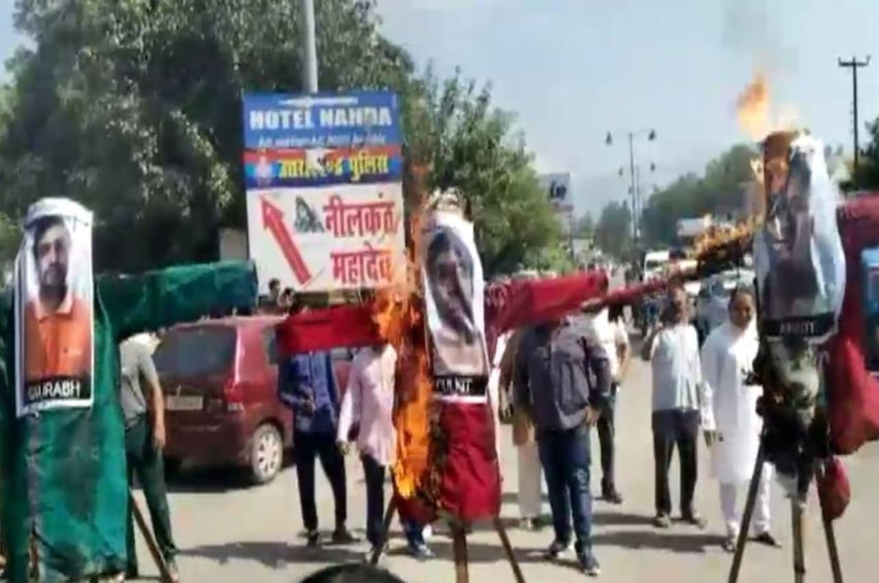 Ankita Murder Case: उत्तराखंड में इस बार रावण, कुंभकरण-मेघनाथ के नहीं, पुलकित, सौरभ और अंकित के जलाए पुतले