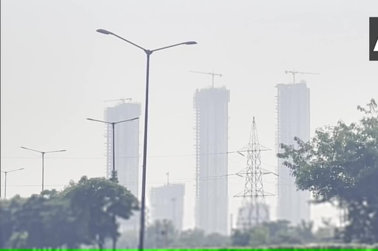 दिवाली से पहले दमघोंटू हुई दिल्ली-NCR की हवा, कई जगहों पर AQI का लेवल 'बहुत खराब'