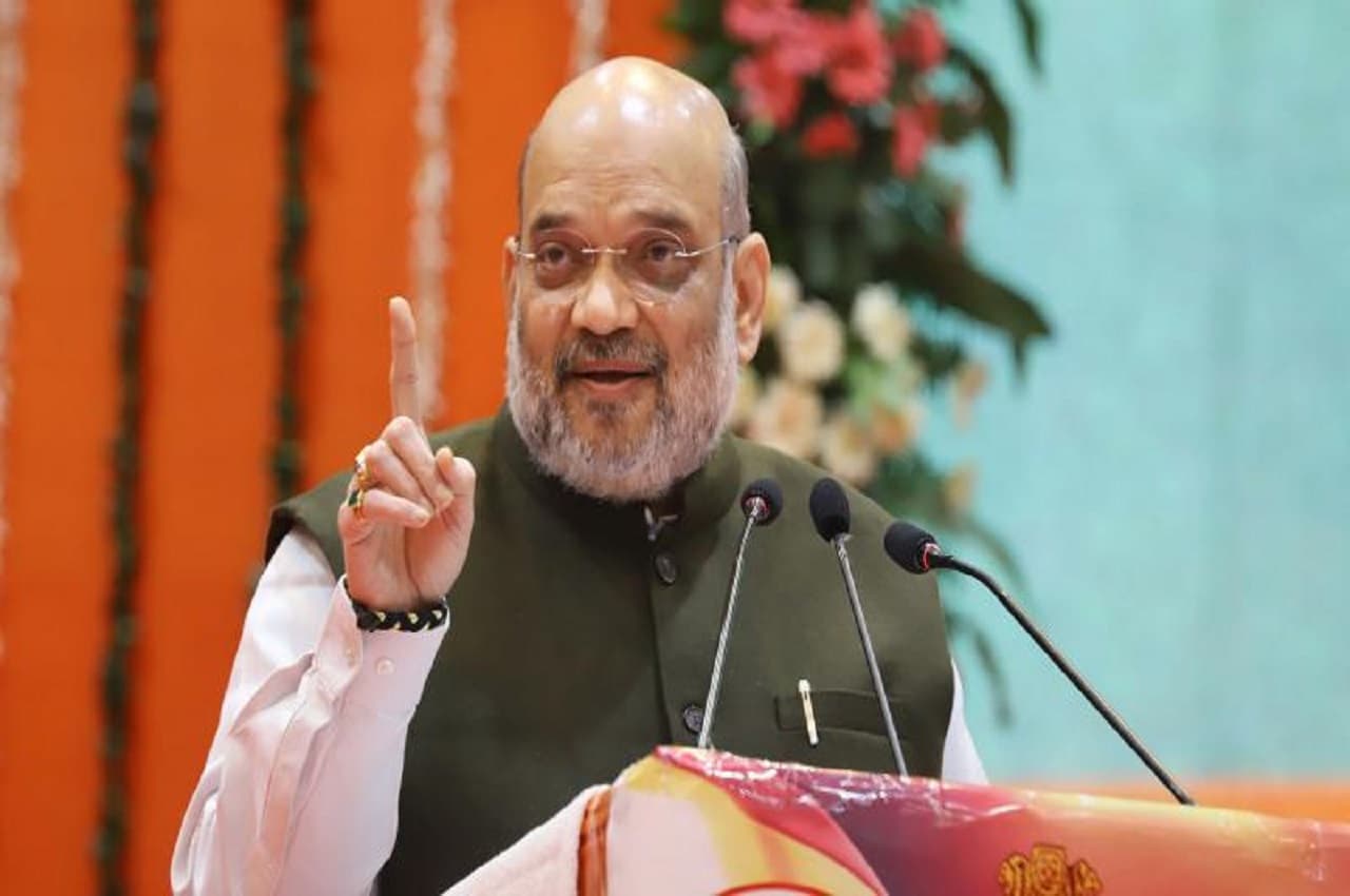 त्रिपुरा में अमित शाह की ताबड़तोड़ रैलियां, कहा- 'घुसपैठ और हिंसा सिर्फ बीजेपी ही कर सकती है खत्म' 