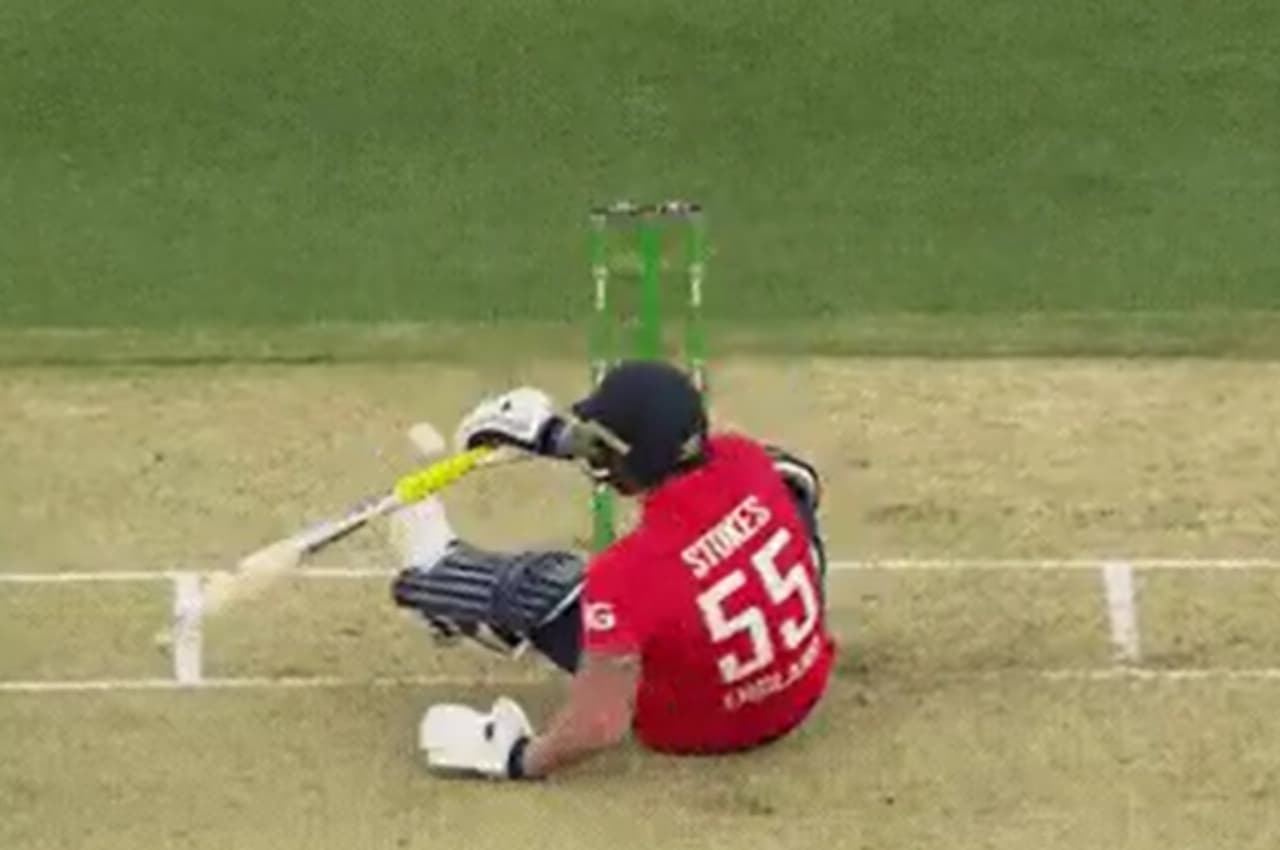 AUS vs ENG, Video: रिवर्स मारने के चक्कर में टूट जाता जबड़ा, गेंद लगी तो हवा में उड़ा दुनिया का नंबर वन ऑलराउंडर