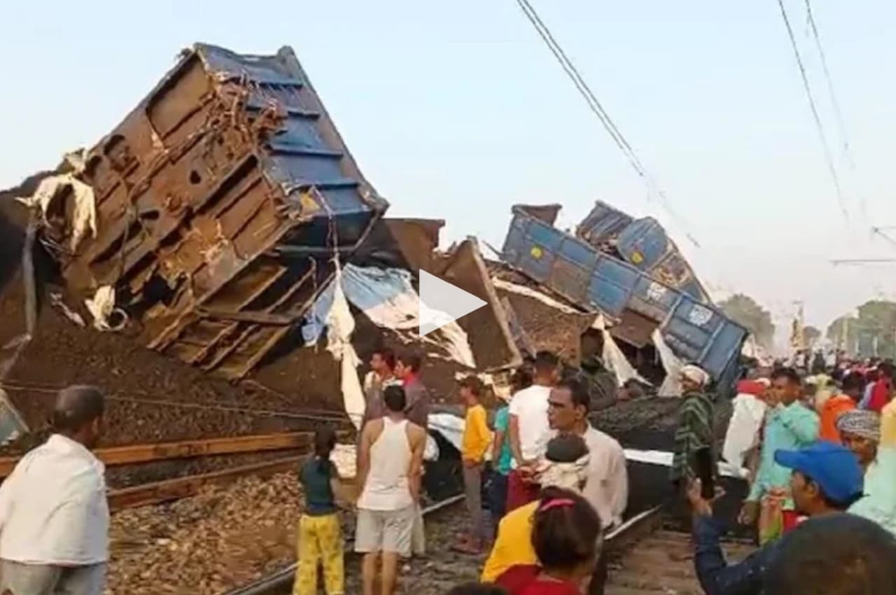 बिहार में बड़ा रेल हादसा, एक-दूसरे पर चढ़े 55 डिब्बे, आसपास के इलाके में मची अफरातफरी