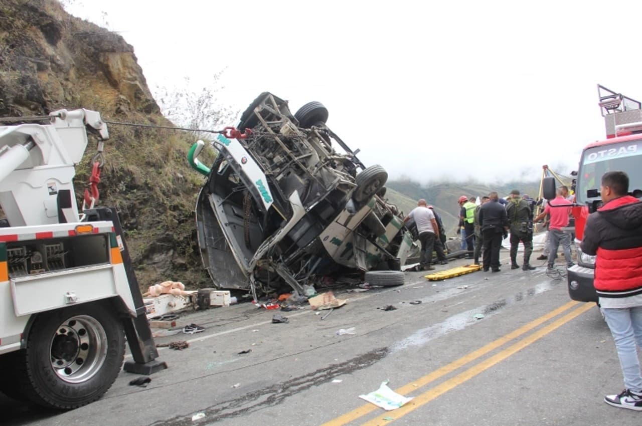 Colombia Bus Accident: कोलंबिया में सड़क हादसा, बस पटलने से 20 यात्रियों की मौत, 15 घायल