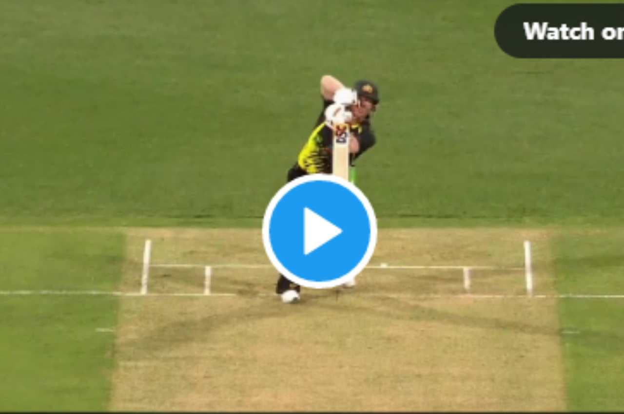 Aus vs WI: वॉर्नर की कलाइयों का पॉवर, मारा तीर की तरह सीधा छक्का, देखें वीडियो