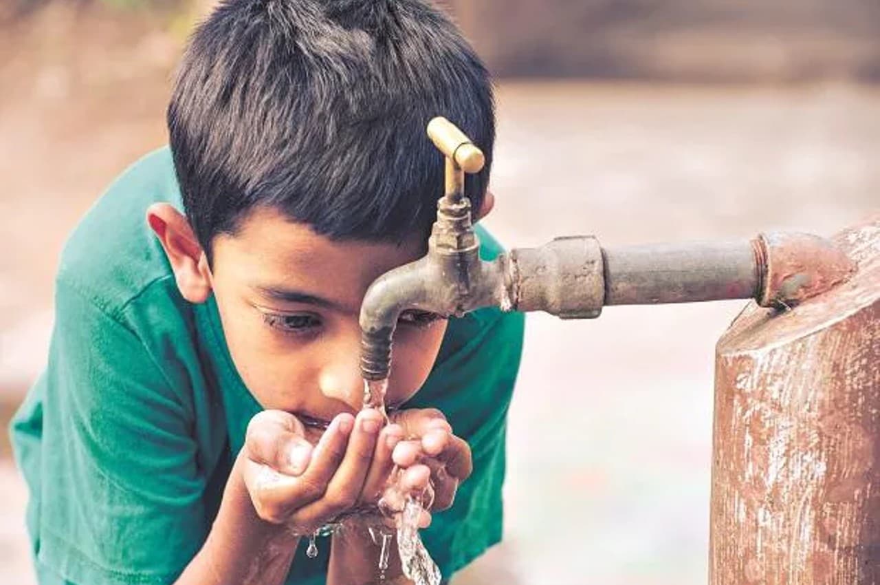 Jal Jeevan Mission: नोबेल विजेता प्रोफेसर का दावा- जल जीवन मिशन हर साल 1.36 लाख बच्चों की बचाएगा जान