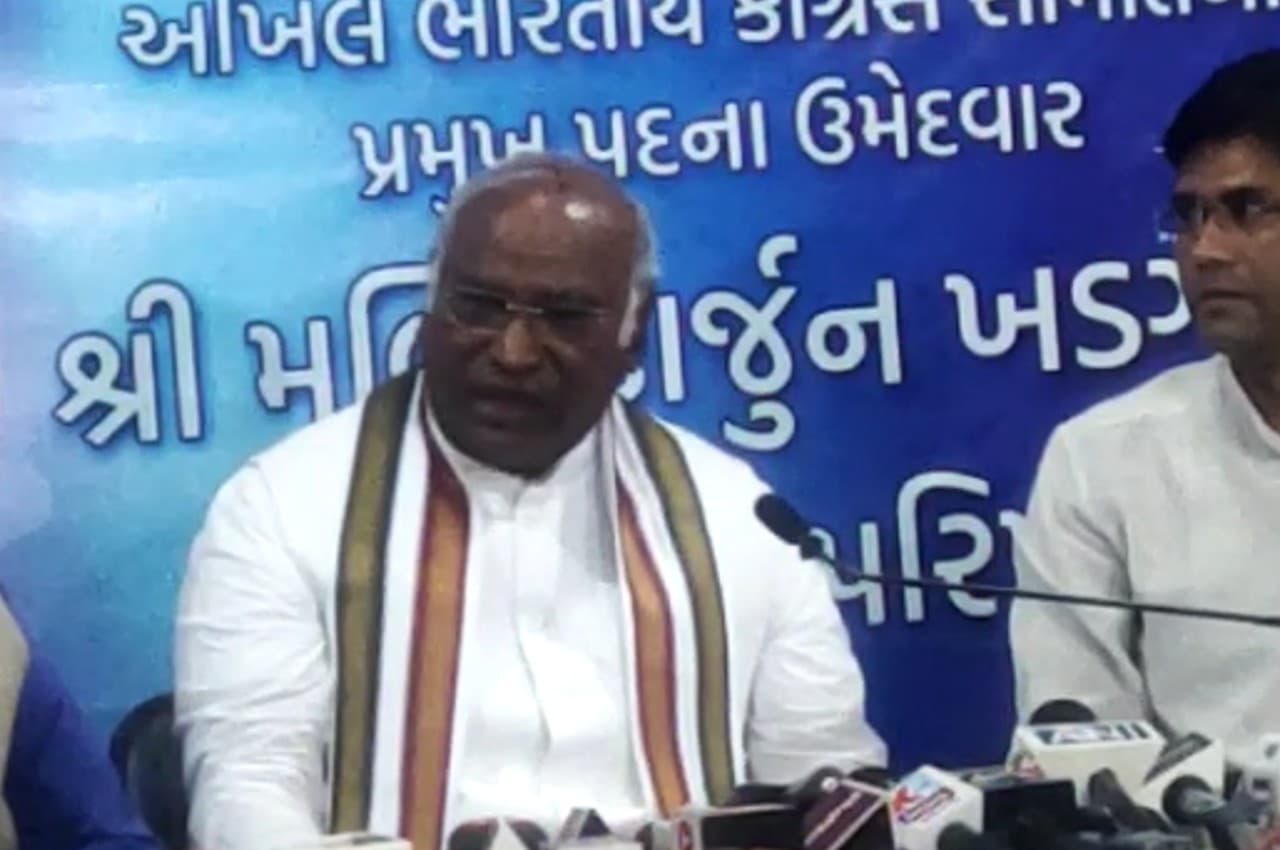 Congress President Election: खड़गे ने की चुनावी अभियान की शुरुआत, कहा- जीत के बाद युवाओं पर रहेगा फोकस