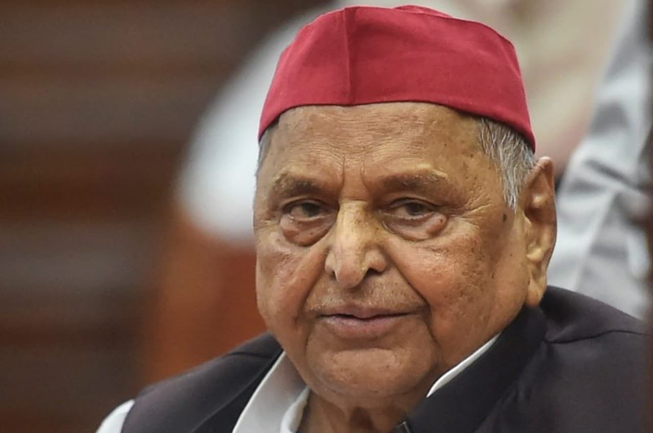 मेदांता अस्पताल में मुलायम सिंह से मिलने पहुंचे आरजेडी प्रमुख लालू प्रसाद, कहा- बेहतर स्वास्थ्य के लिए करें दुआ