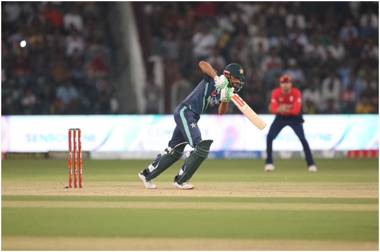 PAK vs ENG: फाइनल में पाकिस्तान की करारी हार, इस खिलाड़ी पर फूट पड़ा पाकिस्तानियों का गुस्सा