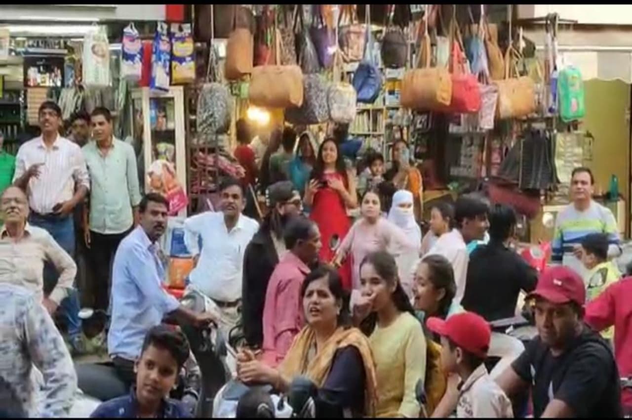 टीम इंडिया ने देश को दिया दिवाली का तोहफा, बाजार में जा रहे लोग थम गए टीवी स्क्रीन के सामने