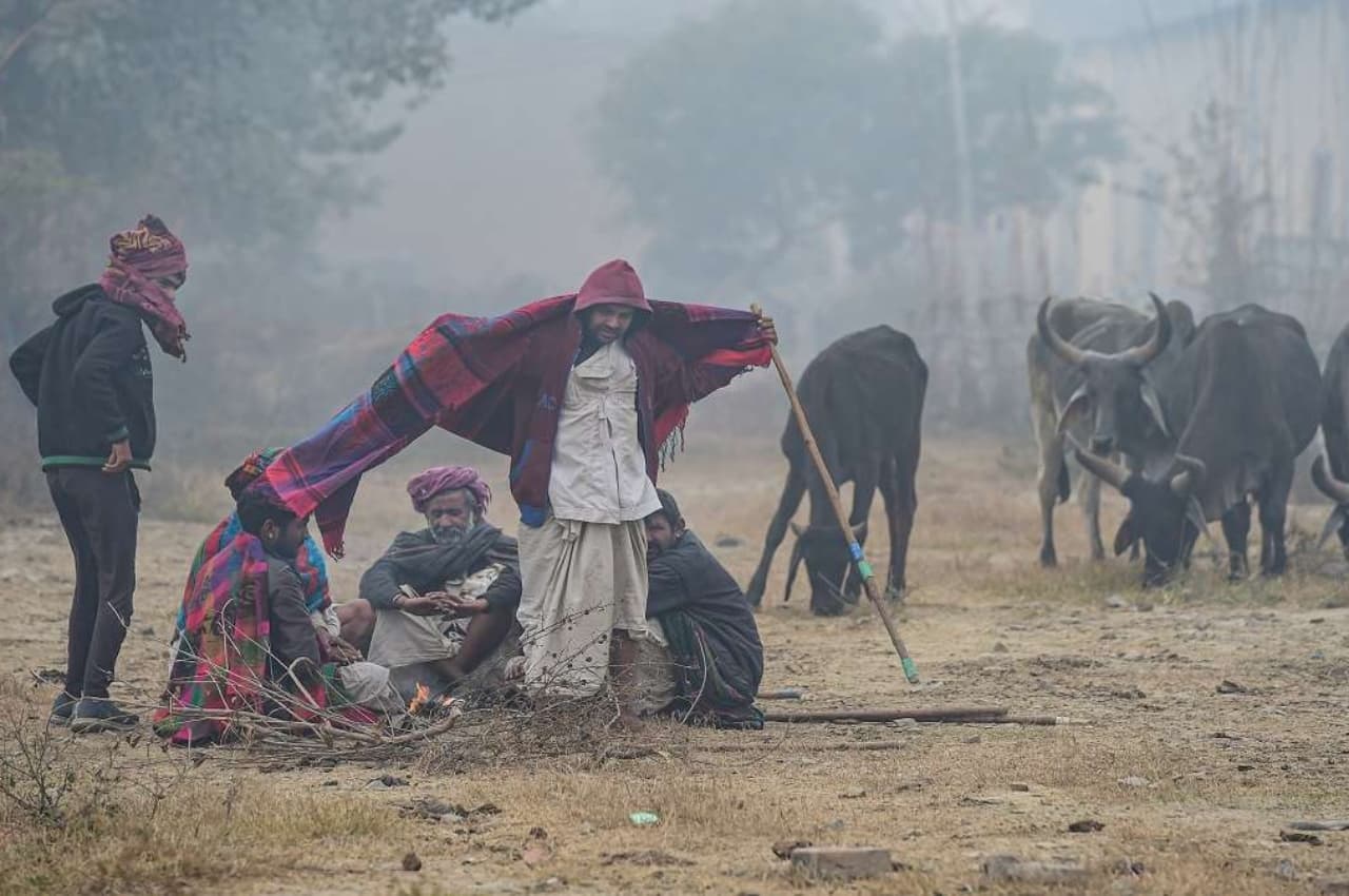 Rajasthan Weather Update: हिमालय के पहाड़ों में बर्फबारी शुरू, प्रदेश में गिरने लगा तापमान