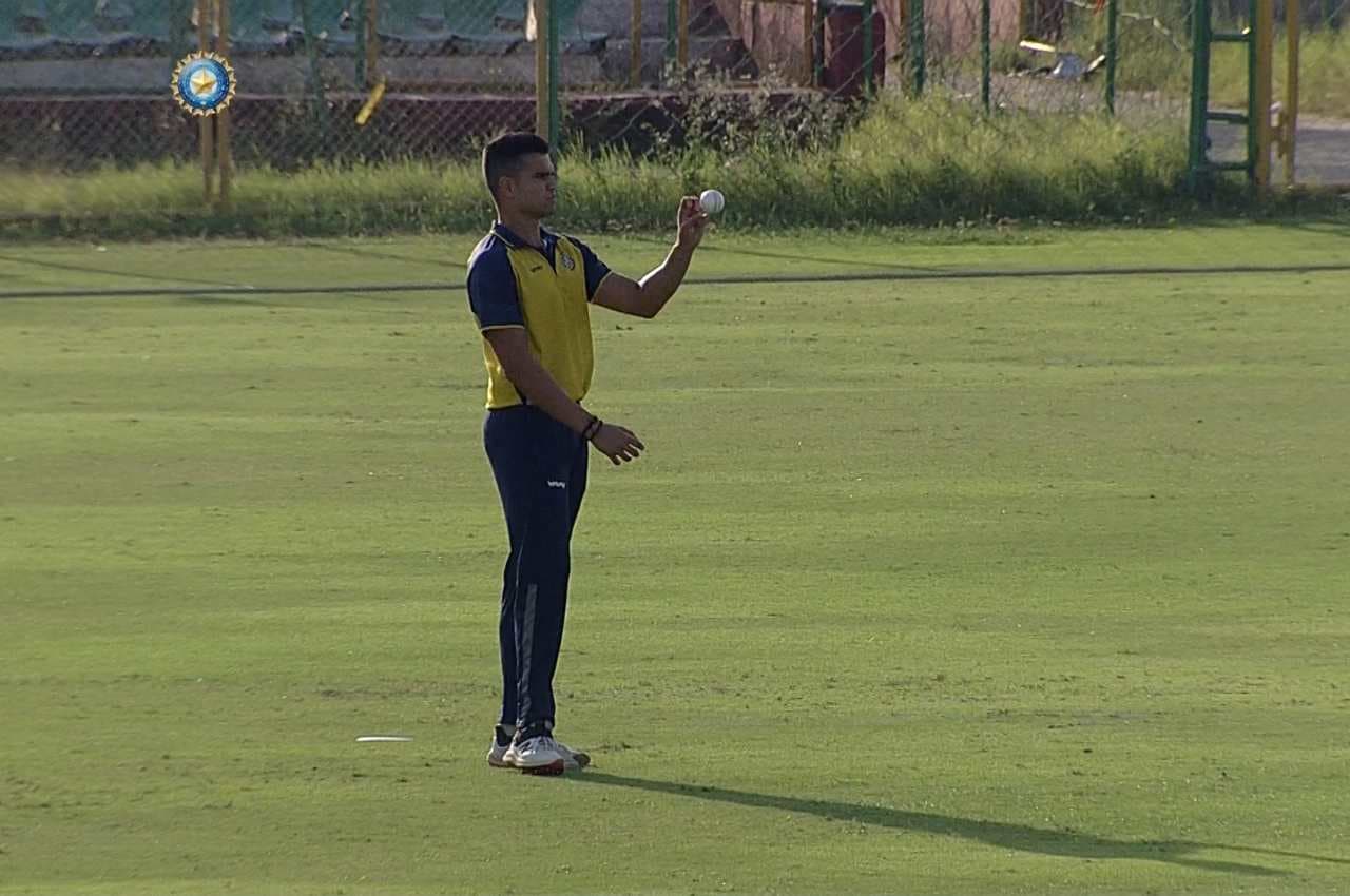 Syed Mushtaq Ali Trophy: रफ्तार, बाउंस और स्विंग...अर्जुन तेंदुलकर ने लूट ली महफिल, MI के स्टार बैटर समेत झटके चार विकेट, देखें Video