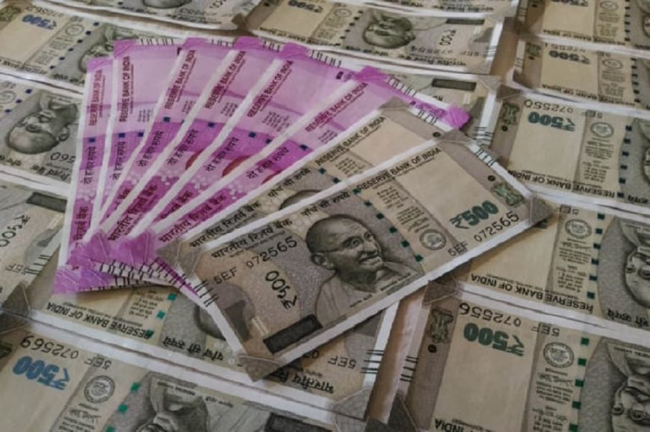 Senior Citizen FD Rate Increased: वरिष्ठ नागरिकों को अब 8.80% तक मिलेगा ब्याज, इस बैंक ने बढ़ाई FD की ब्याज दरें