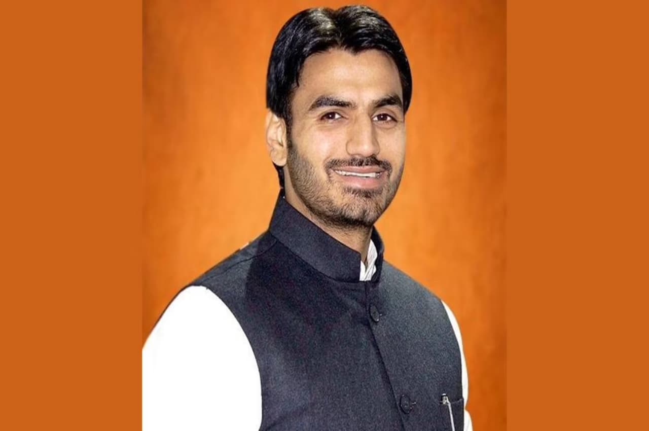 Shrikant Tyagi Case: 'गालीबाज' श्रीकांत को गैंगस्टर केस में हाईकोर्ट से मिली जमानत, परिवार ने ऐसे मनाई खुशी