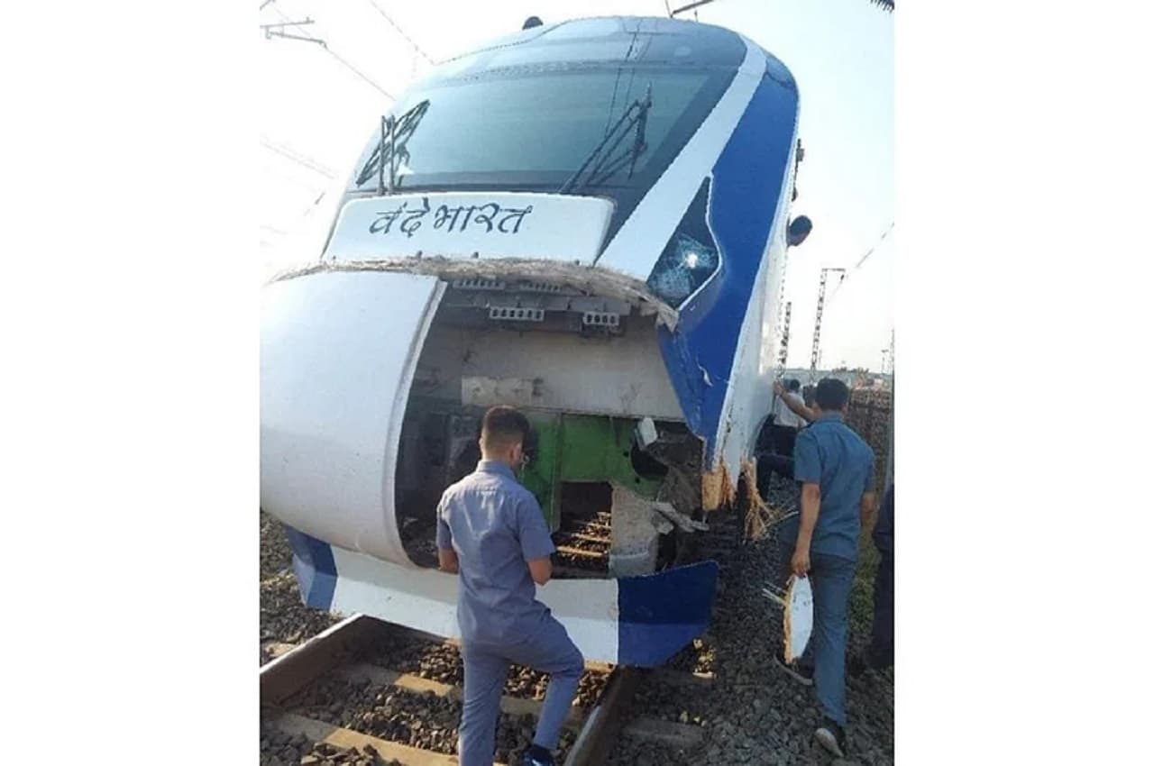 Gujarat Vande Bharat Accident: वंदे भारत एक्सप्रेस ट्रेन फिर हुई हादसे का शिकार, गाय आई सामने, एक महीने में तीसरी घटना