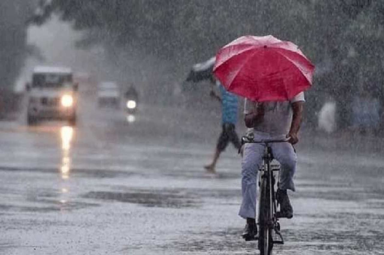 Weather Update: पश्चिमी विक्षोभ अभी भी बिगाड़े मौसम, अगले 24 घंटे में इन जगहों पर होगी भारी बारिश! बर्फबारी भी हुई शुरू