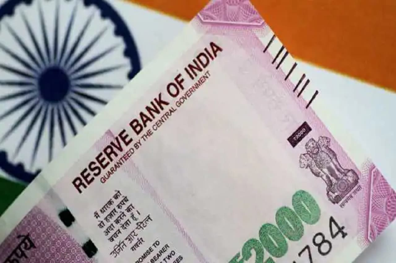 बंद हो चुकी है 2000 रुपये के नोट की छपाई? RTI के जवाब में सामने आई ये बड़ी जानकारी