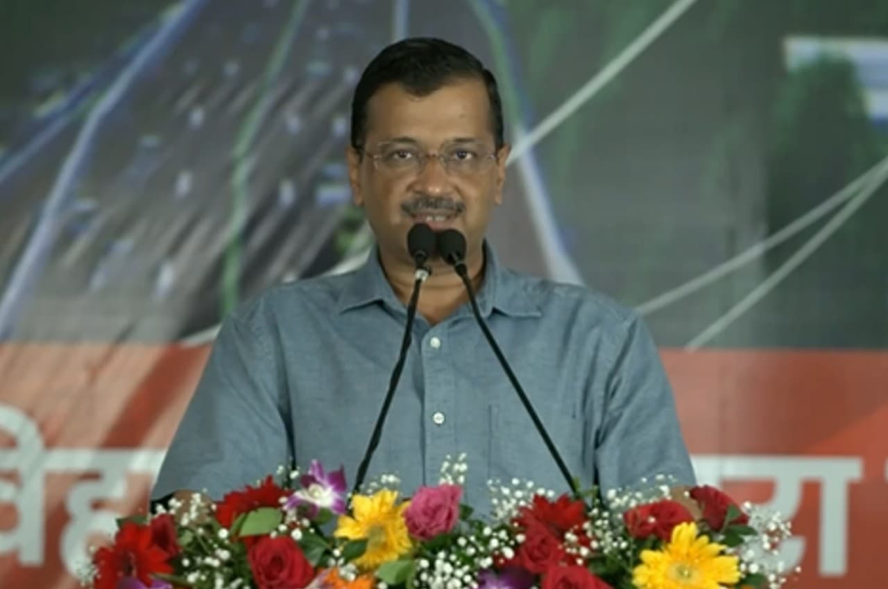 Gujarat Elections 2022: अरविंद केजरीवाल ने फिर की भविष्यवाणी, बोले- सूरत में AAP को 7-8 सीटें मिलेंगी