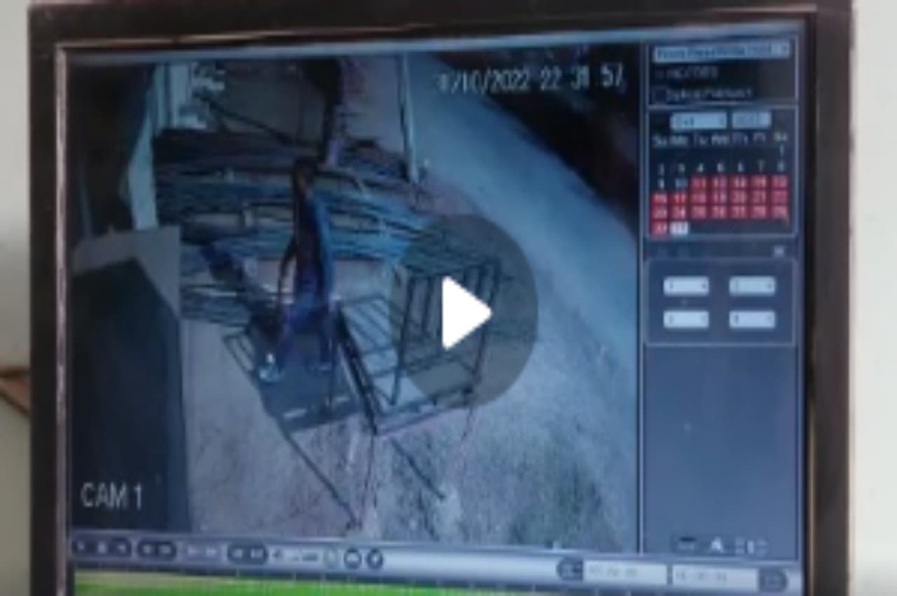 दुकान पर छुट्टे मांगने गया था और लगा दी 50 हजार की चपत, वारदात CCTV में कैद