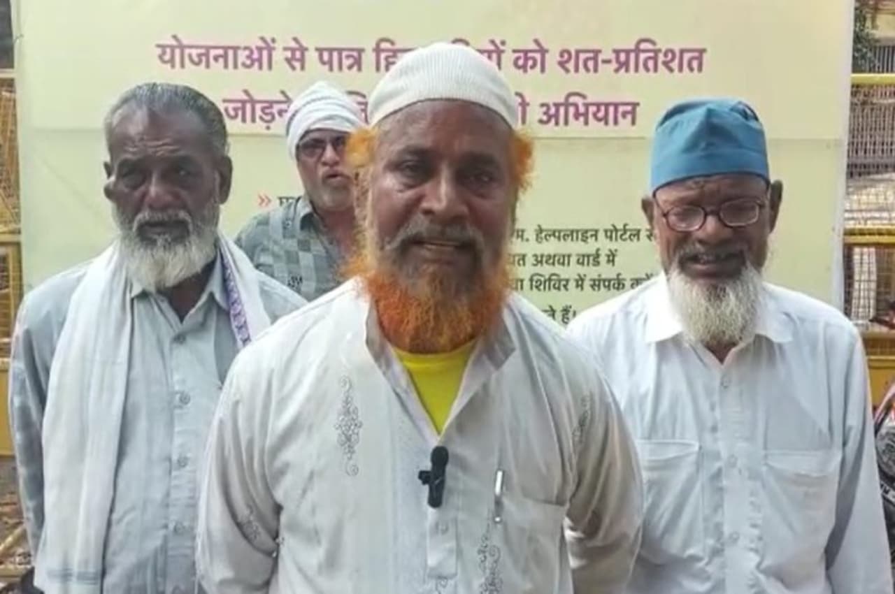 हम जिंदा हैं हुजूर..तहसील के क्यों चक्कर लगा रहे 4 सगे भाई? मामला जान खिसक जाएगी 'जमीन'