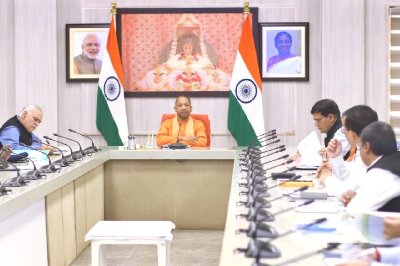 Lucknow News: अब बाहर की दुनिया देखने को तरस जाएंगे जेलों में बंद अपराधी, योगी सरकार बना रही 'खास' प्लान