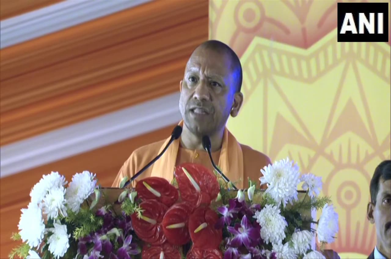 गाजियाबाद में सीएम योगी ने विपक्ष पर साधा निशाना, कहा- मैं राज्य को इस आधार पर बंटने नहीं दूंगा