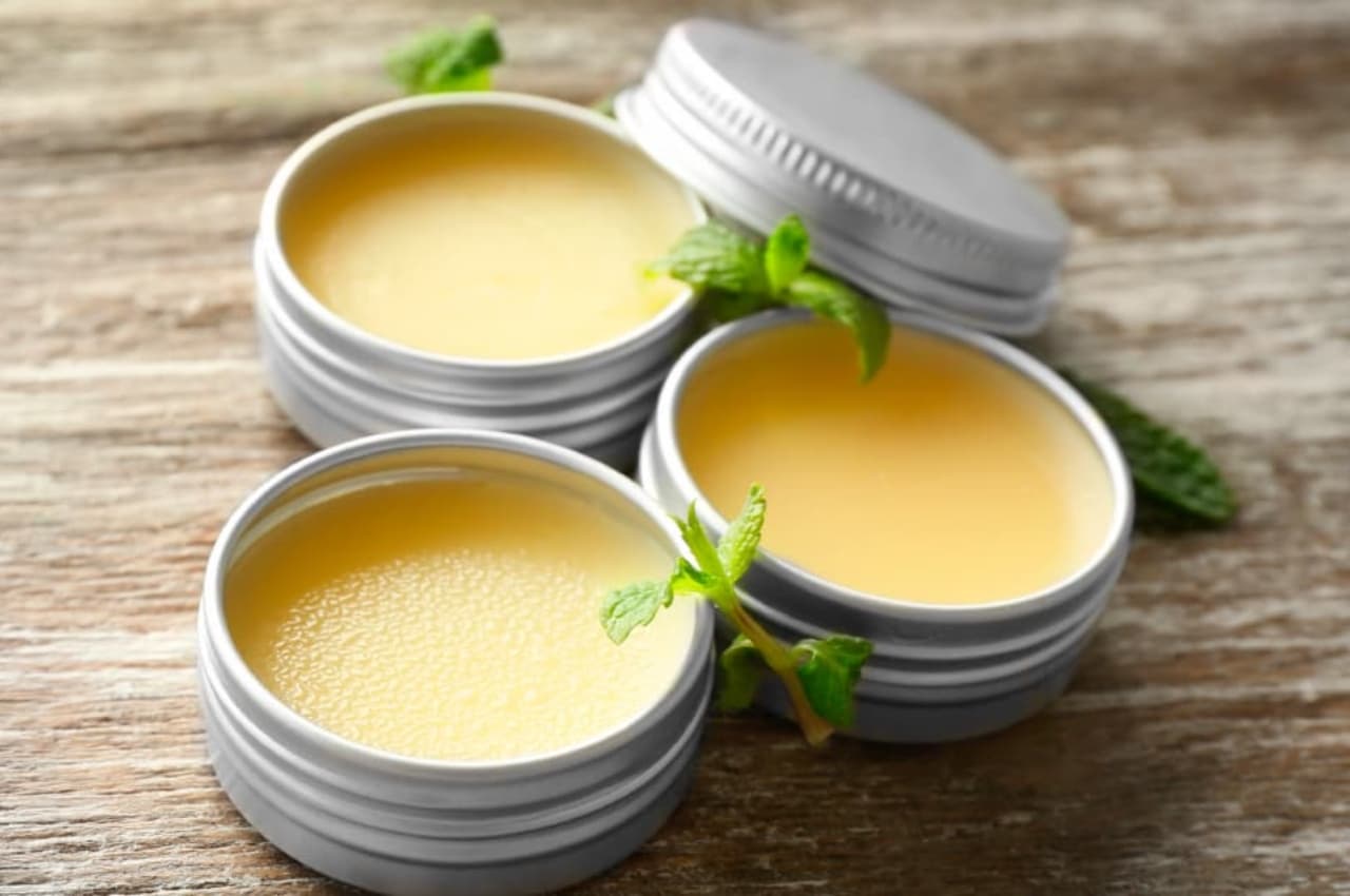 Winter Lip Care: सर्दियों में लिप्स बने रहेंगे मॉइश्चराइज, बस कोको बटर की मदद से बनाएं लिप बाम