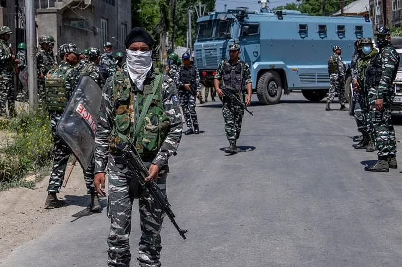 Jammu-Kashmir News: कश्मीर में प्रतिबंधित जमात-ए-इस्लामी पर कार्रवाई, 90 करोड़ रुपये संपत्ति जब्त
